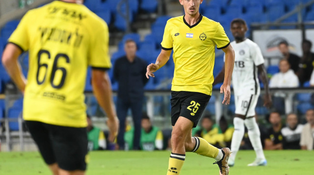 ניקיטה סטוינוב מכבי נתניה (צילום: ברני ארדוב)