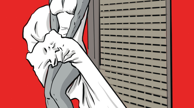 התריס נסגר במהירות על שולי שמלת הניקיון של ניבה (צילום: אורי פינק)