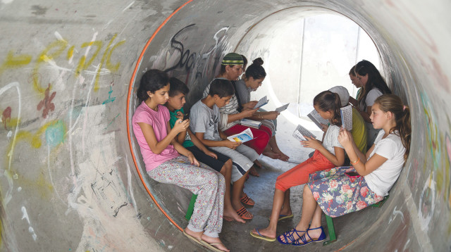 ילדים מתחבאים במיגונית –צוק איתן (צילום: הדס פרוש, פלאש 90)