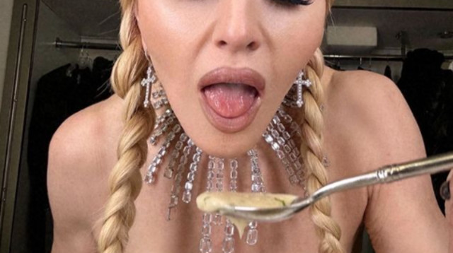 מדונה אוכלת בעירום מלא (צילום: מתוך אינסטגרם)