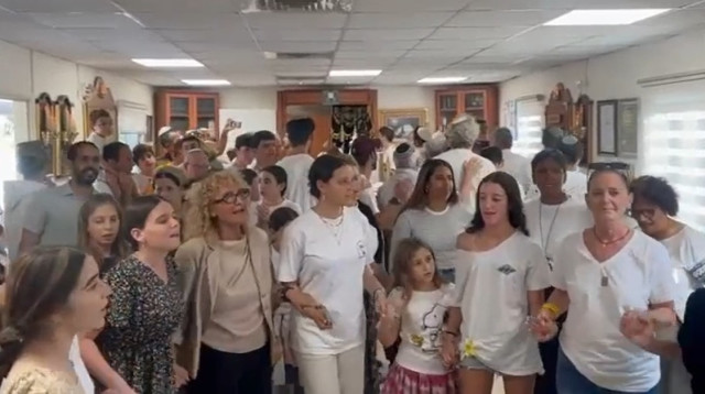 ערב שמחת תורה תשפ"ה בבארי (צילום: דוברות בארי)