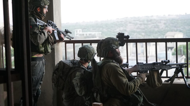 לוחמי המילואים של חטיבת הצנחנים בדרום לבנון (צילום: דובר צה"ל)