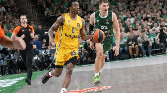 סייבן לי מכבי תל אביב נגד ז'לגיריס קובנה (צילום: אתר רשמי, אלעד גולדשטיין, מכבי ת"א)