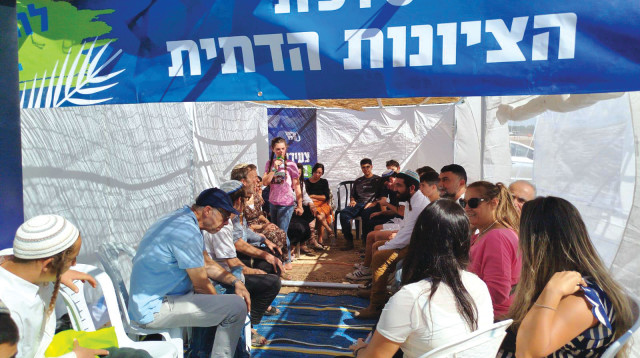 סוכת הציונות הדתית למען ההתיישבות בעזה (צילום: מפלגת הציונות הדתית )