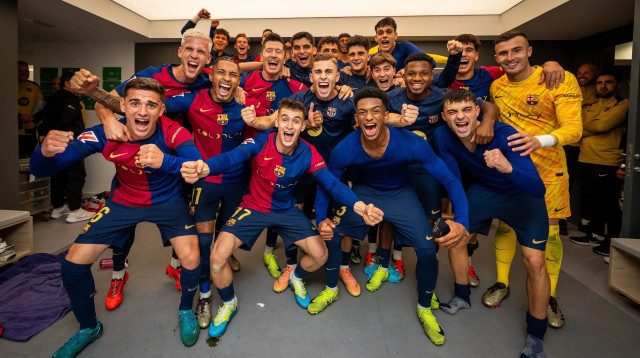 שחקני ברצלונה חוגגים (צילום: אתר רשמי, מתוך הטוויטר של ברצלונה)