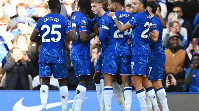 שחקני צ'לסי חוגגים עם קול פאלמר (צילום: GettyImages, Mike Hewitt)