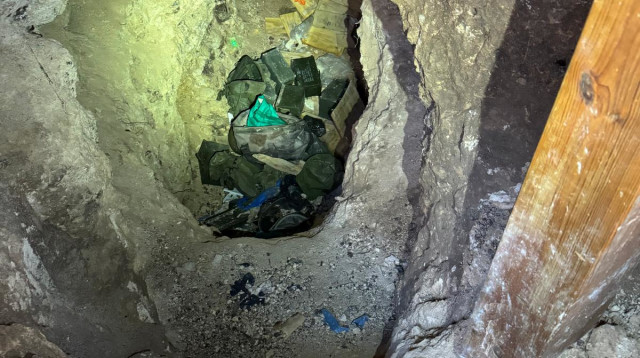 מנהרת האמל"ח שנחשפה בעמק יזרעאל (צילום: דוברות המשטרה)