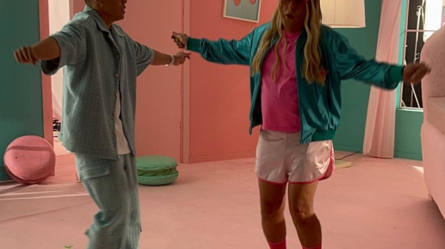 הפרזנטור סטטיק והשחקן והיוצר אילן פלד בפרסומת של קבוצת התקשורת פרטנר (צילום: יחצ)