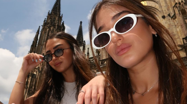 יובל ומלי כובשות את פראג (צילום: באדיבות המצולמות)