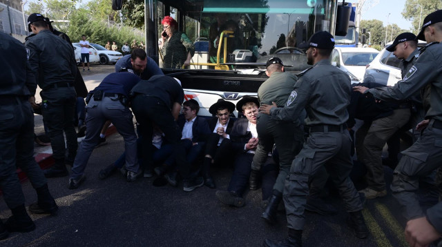 הפגנת חרדים (צילום: אבשלום ששוני)