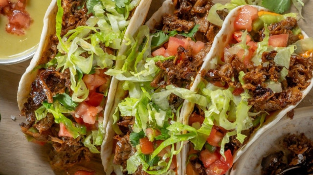 טאקו מקסיקני בתפריט הטבעוני החדש ברשת ביגה  (צילום: אסף קרלה)