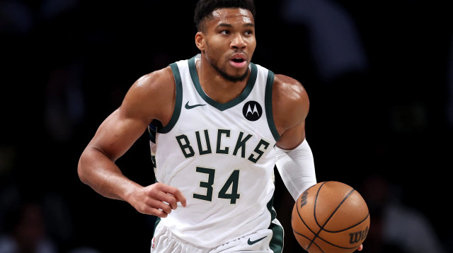 שחקן מילווקי באקס יאניס אנטטוקומפו (צילום: GettyImages)