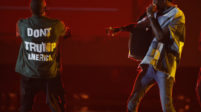 יאנג ת'אג מופיע עם הזמר אשר, 2016 (צילום: רויטרס)