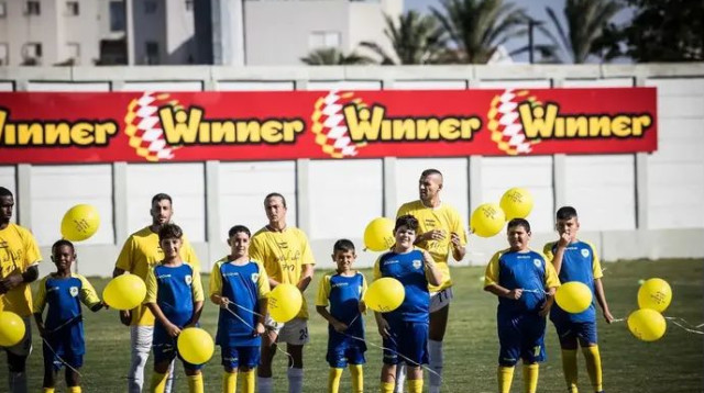 סיים עם שלושער. עידו אקסברד, מימין (צילום: אתר רשמי, ההתאחדות לכדורגל)