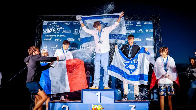 איתמר לוי אלוף העולם עד גיל 17, דוד אלשקו מדליסט ארד (צילום: GettyImages, sailing energy)