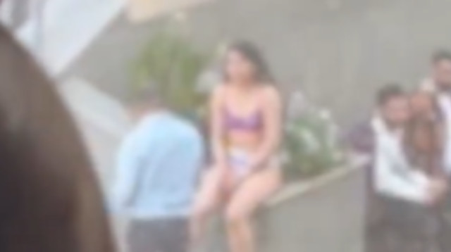 סטודנטית שפשטה את בגדיה באיראן (צילום: רשתות חברתיות, שימוש לפי סעיף 27 א')