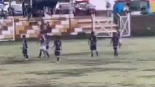 מכת ברק במשחק כדורגל בפרו (צילום: צילום מסך, X)