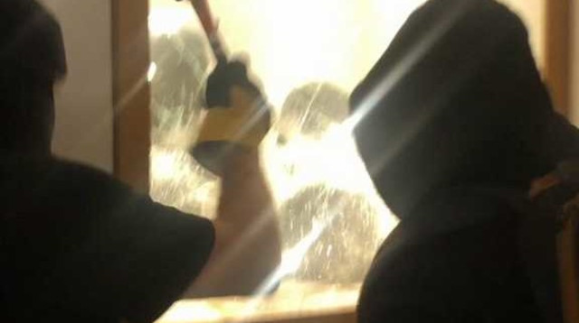 גניבת פסל חיים ויצמן (צילום: רשתות חברתיות)