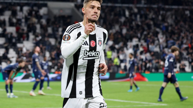 ארנסט מוצ'י שחקן בשיקטאש חוגג שער (צילום: רויטרס)