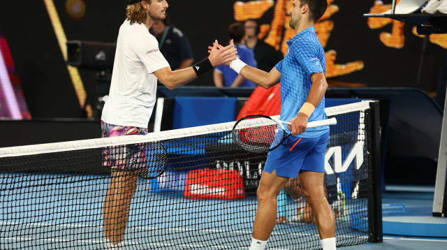 רק אחד יכול לזכות. נובאק דג'וקוביץ' עם סטפנוס ציציפאס (צילום: רויטרס)