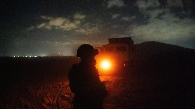 לוחם במרחב התוואים בדרום רצועת עזה (צילום: דובר צה"ל)