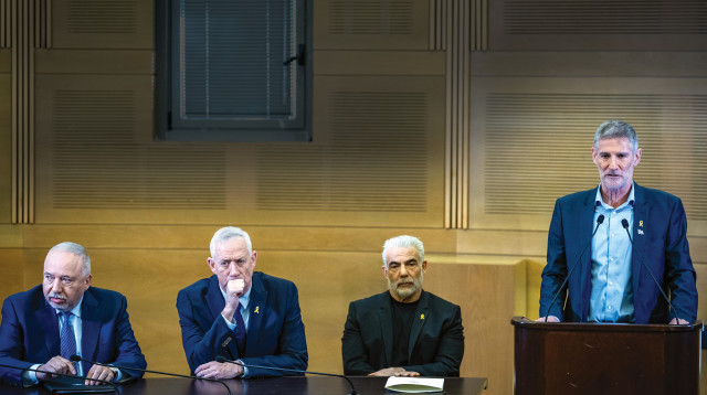 ראשי האופוזיציה: יאיר גולן, יאיר לפיד, בני גנץ ואביגדור ליברמן (צילום: יונתן זינדל, פלאש 90)