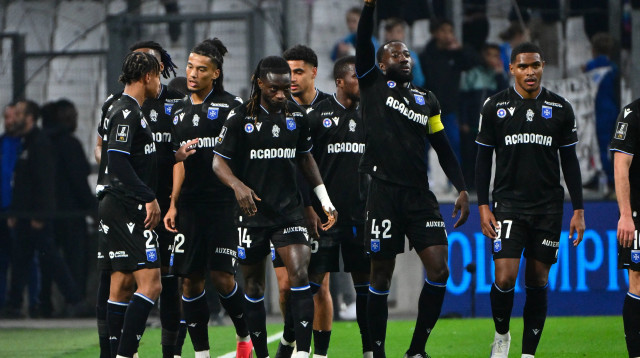 שחקני אוקזר חוגגים (צילום: GettyImages, CHRISTOPHE SIMON/AFP)