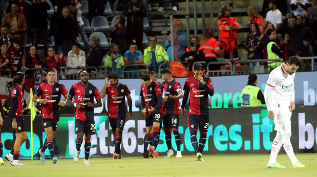 שחקני קליארי חוגגים נגד מילאן (צילום: GettyImages)