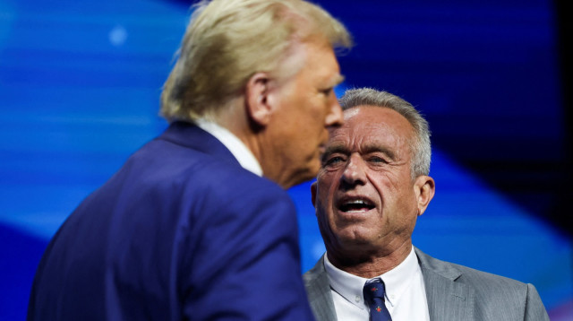 רוברט קנדי ג'וניור ודונלד טראמפ באירוע קמפיין בחסות הקבוצה ״נקודת מפנה ארה״ב״ (צילום: רויטרס)