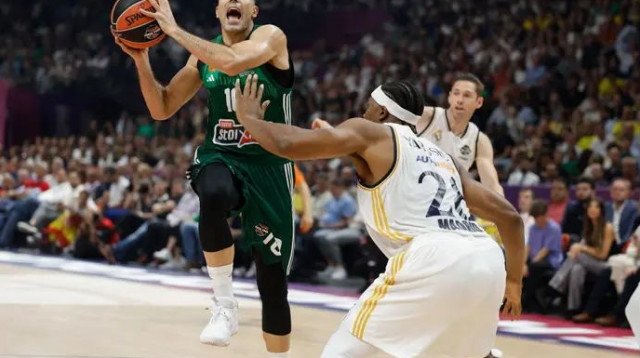 הכניסה שלו לעניינים עזרה לפנאתינייקוס לחזור למשחק. סלוקאס (צילום: אימג'בנק  GettyImages, ODD ANDERSEN/AFP)