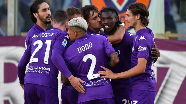 שחקני פיורנטינה חוגגים (צילום: רויטרס)