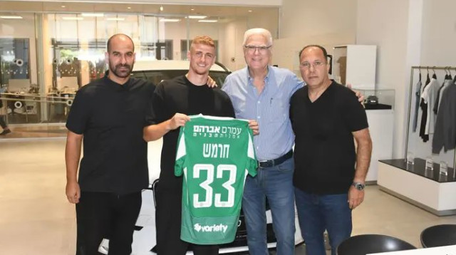 "הגשמת חלום". חרמש עם עובדיה, שחר ואלברמן (צילום: אתר רשמי, באדיבות מכבי חיפה)