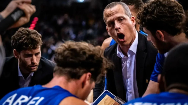 שמוליק ברנר מאמן מכבי רמת גן (צילום: אתר רשמי, פיב"א אירופה)