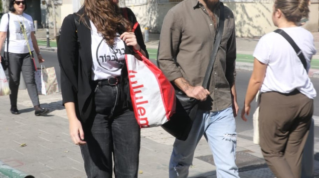 יפתח רמון נתפס עם אנונימית (צילום: פול סגל)