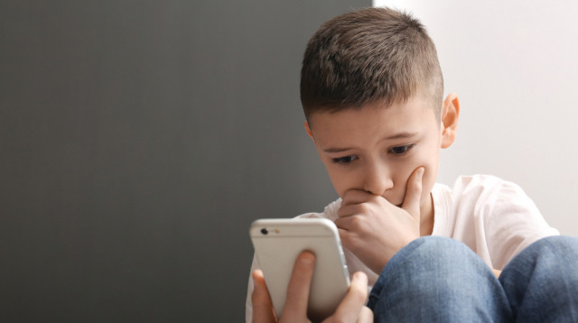 ילדי במסך (אילוסטרציה) (צילום: שאטרסטוק)