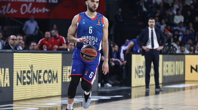 שחקן אנאדולו אפס אלייז'ה בריאנט (צילום: אימג'בנק  GettyImages, Altan Gocher / Middle East )