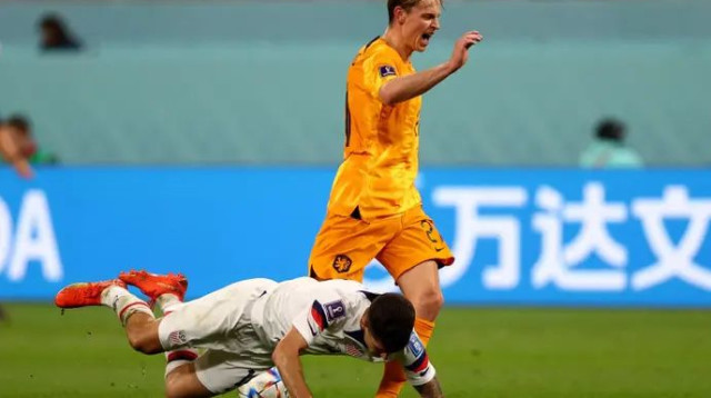 לא יעמוד לרשות קומאן ביורו. דה יונג (צילום: רויטרס)