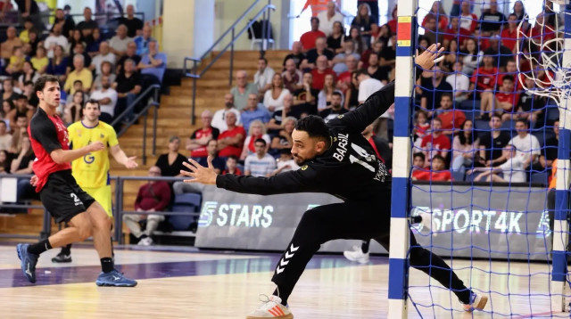 אורון ברגיל שוער מכבי ראשון לציון (צילום: אתר רשמי, הדר ואן קולא, איגוד הכדוריד)