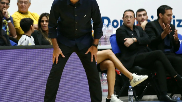 מאמן הפועל באר שבע אורן אהרוני (צילום: אודי ציטיאט)