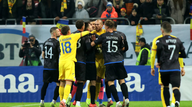 שחקני נבחרת קוסוב נגד רומניה (צילום: רויטרס)