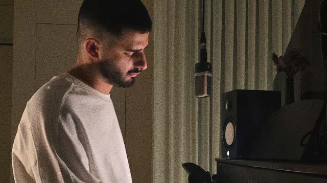 תמונת הסינגל "סוף סוף אני", עדן חסון (צילום: יותם גבריאל)