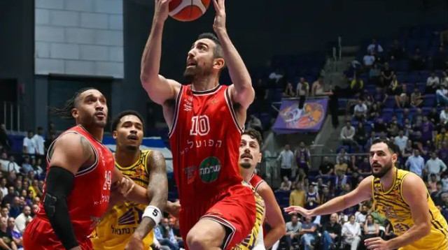 בר טימור והפועל תל אביב רוצים להשוות פתיחת עונה נדירה (צילום: ברני ארדוב)