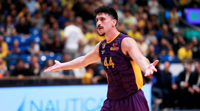 ניב משגב הפועל חולון (צילום: קובי אליהו)