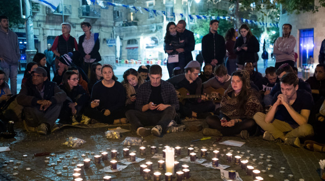מעגל נרות לזכר עשרת נספי אסון נחל צפית (צילום: יונתן זינדל, פלאש 90)