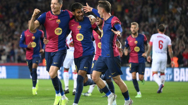 מארק קסאדו, לאמין ימאל, רוברט לבנדובסקי שחקני ברצלונה חוגגים (צילום: אימג'בנק  GettyImages, David Ramos)