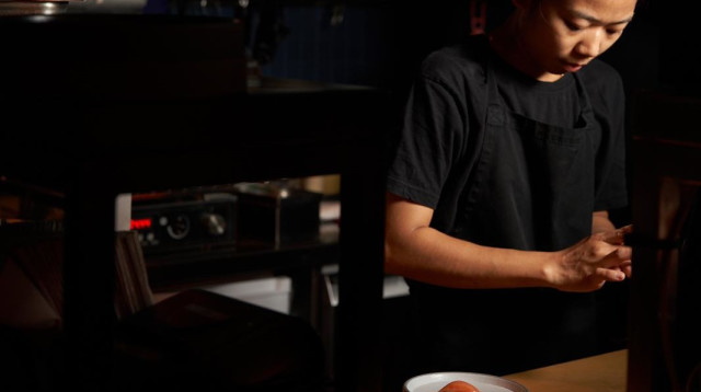 כאן בשביל להשאר. ג'יה בר אוכל יפני (צילום: אנטולי מיכאלו)