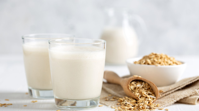 חלב שיבולת שועל (צילום: אינגאימג')