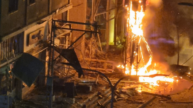 שריפה כתוצאה משברי יירוט, רמת גן (צילום: רשתות חברתיות, שימוש לפי סעיף 27 א')