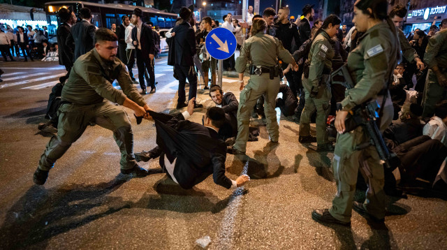 הפגנות חרדים נגד גיוס לצה"ל (צילום: Flash90)