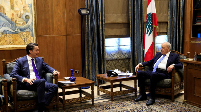 עמוס הוכשטיין עם נביה ברי, יו"ר הפרלמנט הלבנוני, במהלך ביקורו בלבנון (צילום: רויטרס)